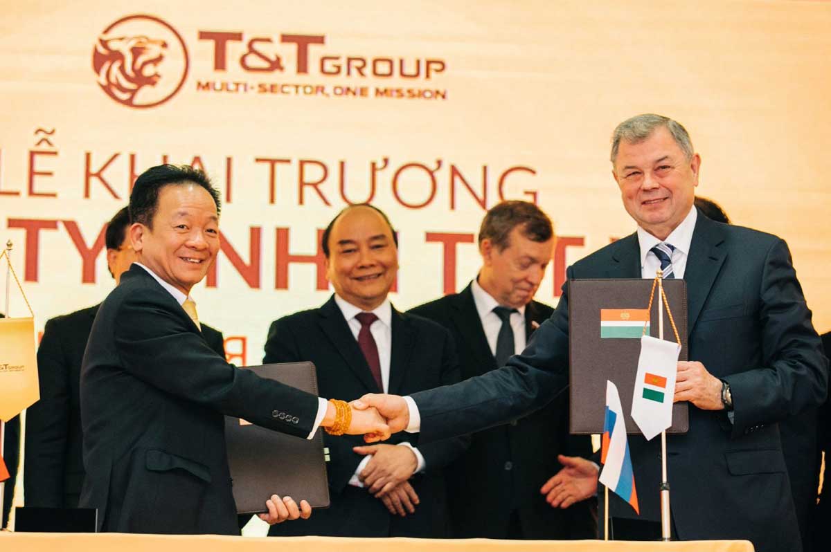Trao thỏa thuận hợp tác khung giữa tỉnh Kaluga và TT Group - TẬP ĐOÀN T&T GROUP